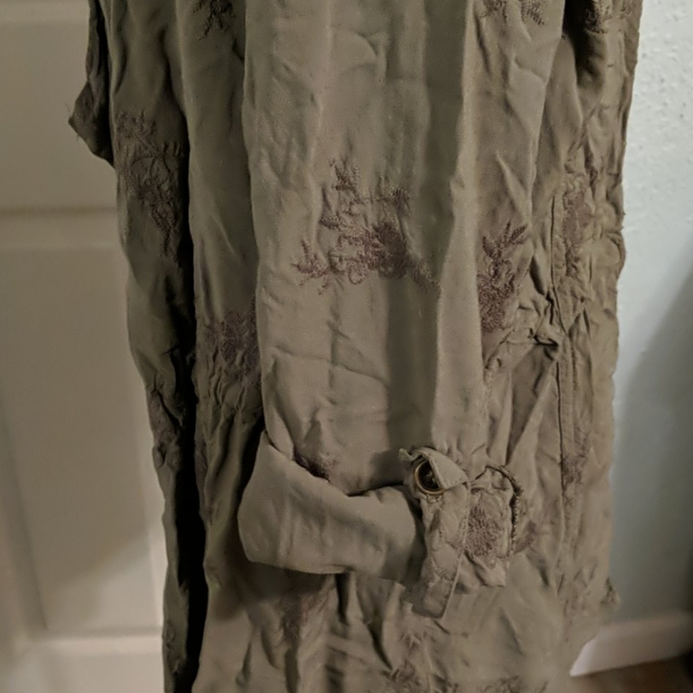 ✨5/$25✨ Knox Rose olive floral embroidery jacket - Picture 4 of 8